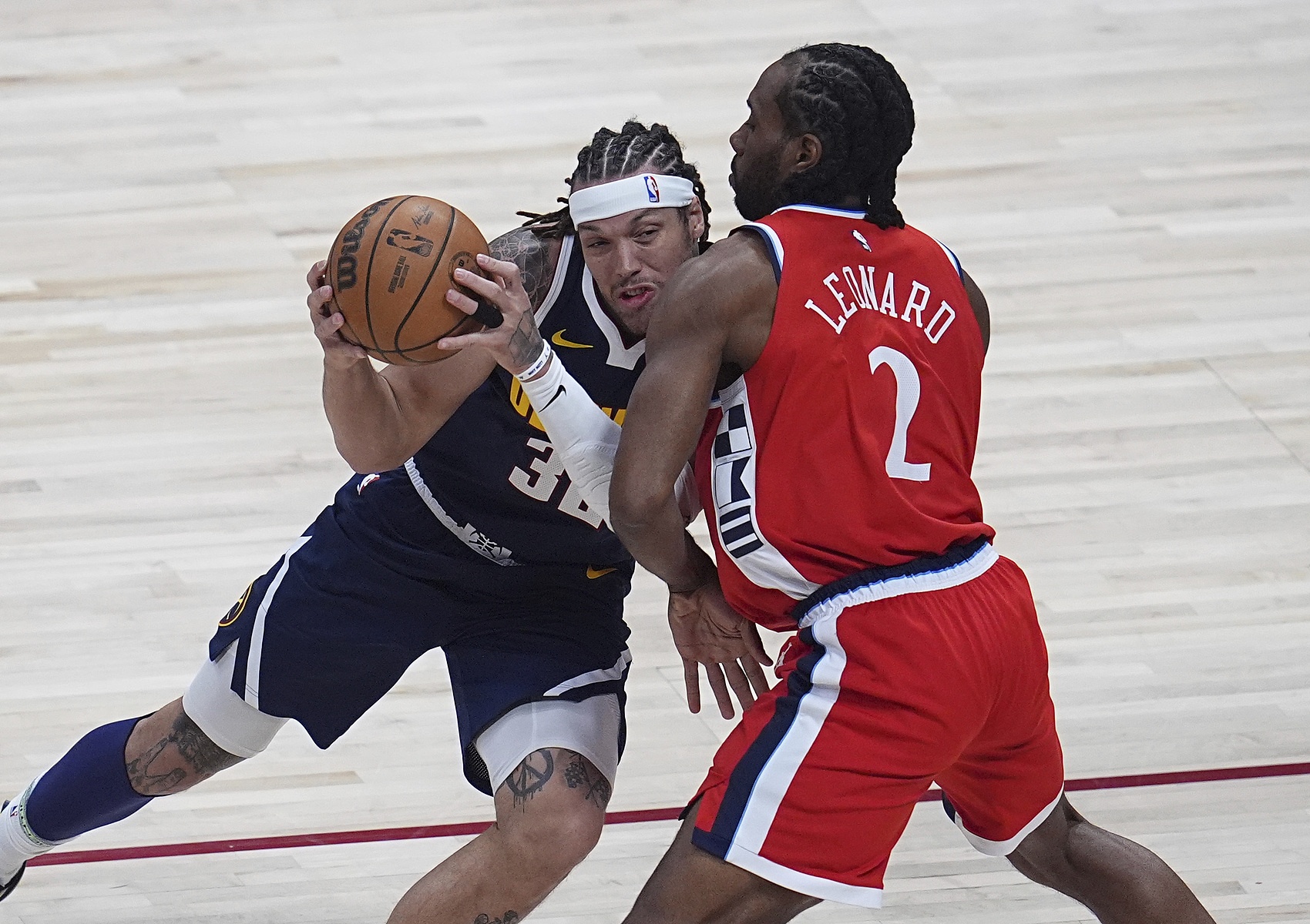 太阳队主场大胜小牛队,戈登38分全场最高 太阳队主场大胜小牛队,戈登38分全场最高