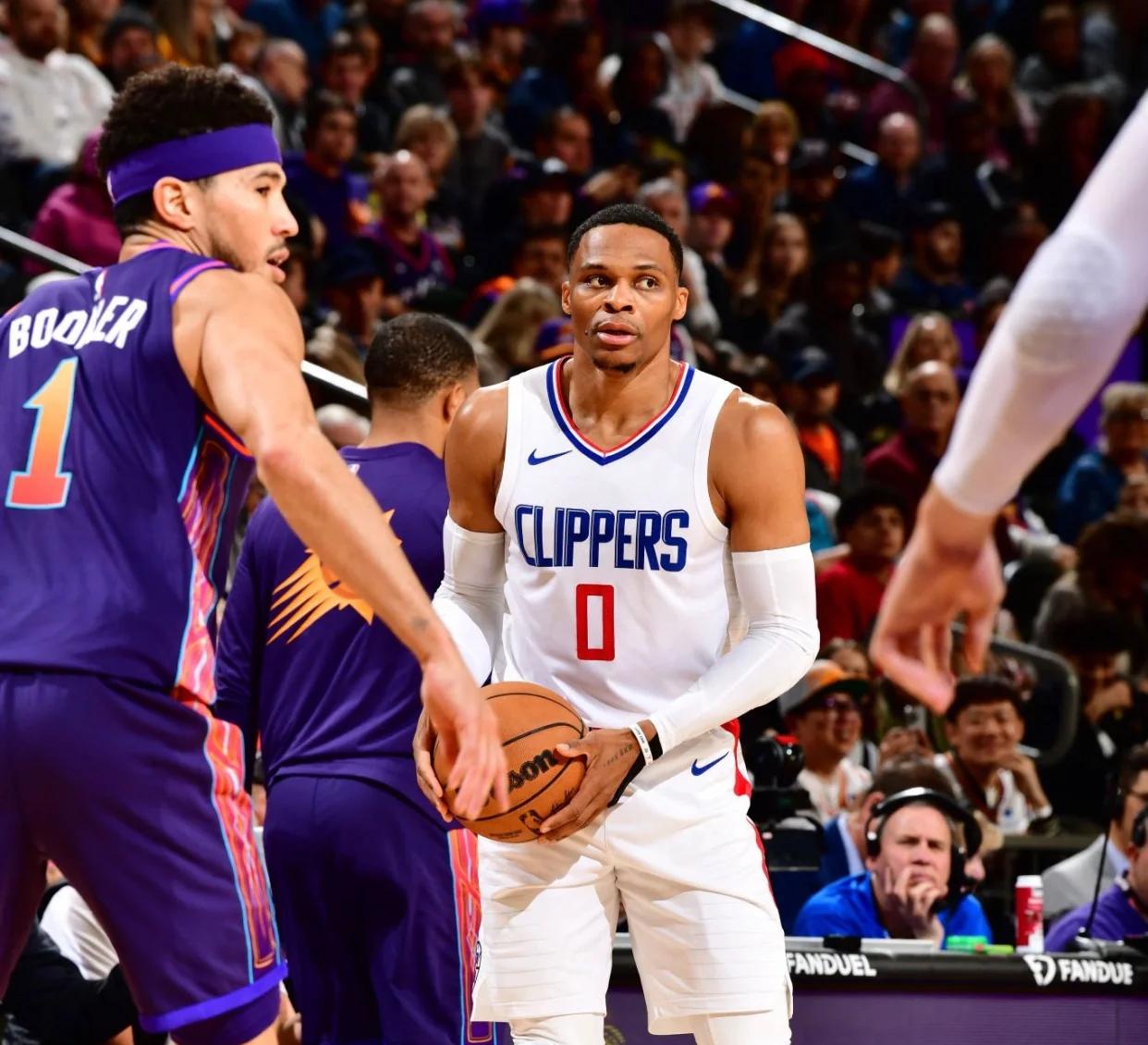 快船全队发挥出色，轻松战胜对手