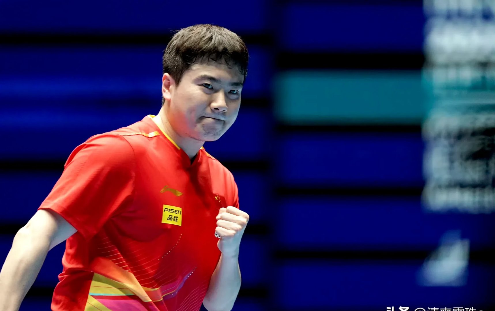 紧张战局！体育传奇巨头展开激烈角逐