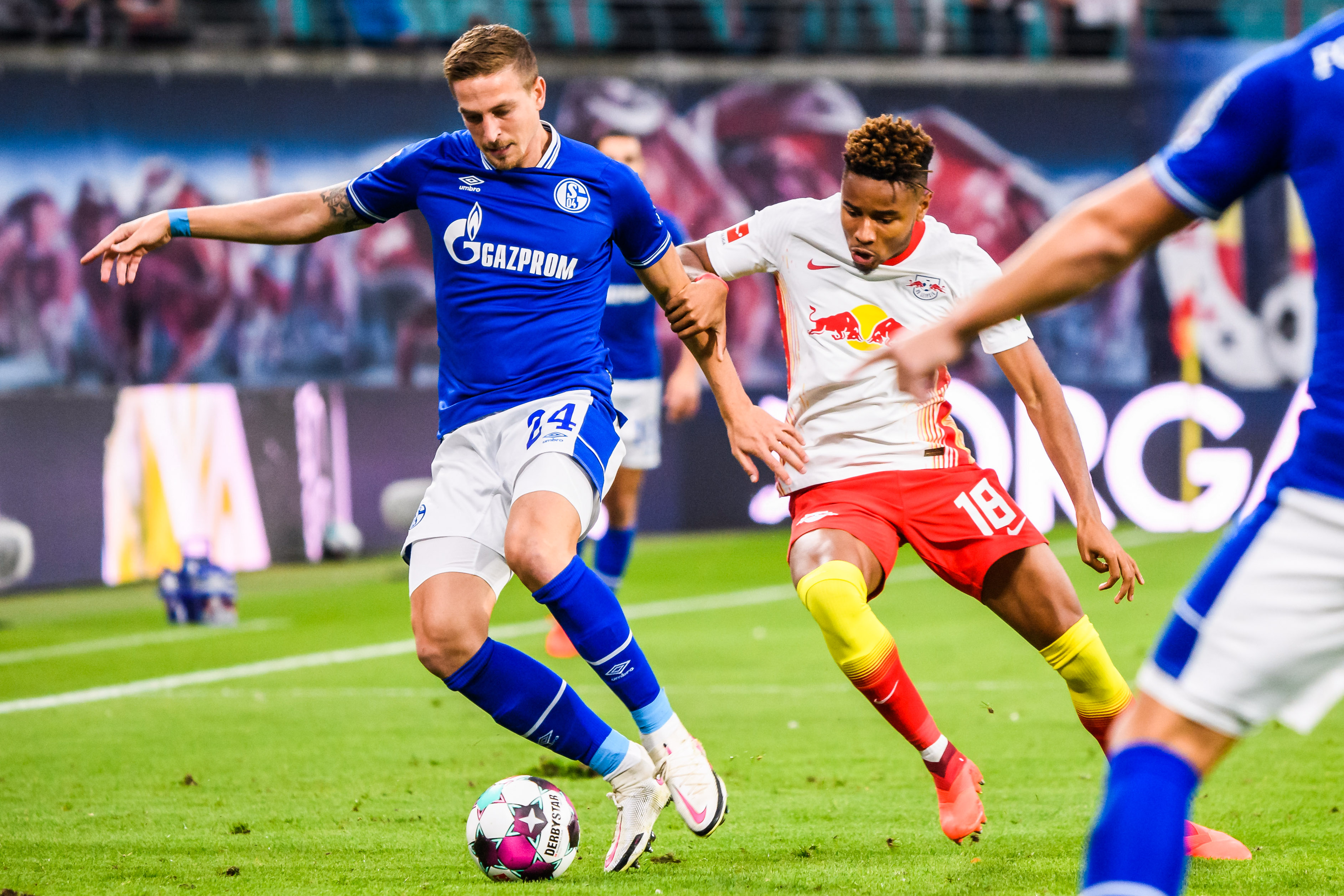 沙尔克04继续保持不败战绩,助力球队前行 沙尔克04继续保持不败战绩,助力球队前行